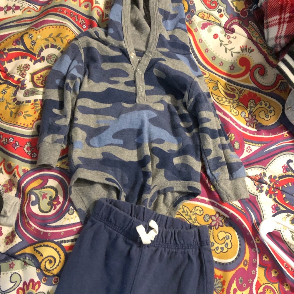 Carter’s baby boy 2 piece outfit